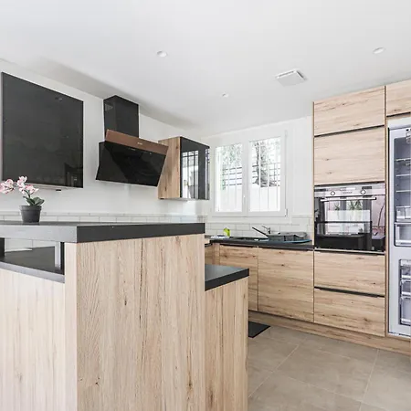 Savega - Climatise Et Proche Apartament *